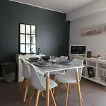 Renove A 2 Pas De La Avec Terrasse Privee, Parking Et Menage Inclus - - Fr-1-224b-36 *