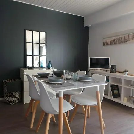 Renove A 2 Pas De La Avec Terrasse Privee, Parking Et Menage Inclus - - Fr-1-224b-36 *