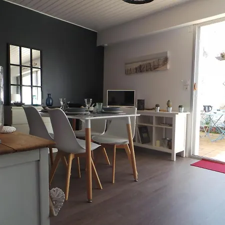 Renove A 2 Pas De La Avec Terrasse Privee, Parking Et Menage Inclus - - Fr-1-224b-36