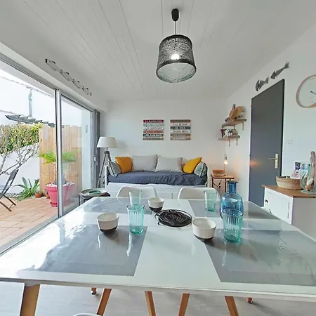 Rénové à 2 Pas De La Avec Terrasse Privée, Parking Et Ménage Inclus - - Fr-1-224b-36 *