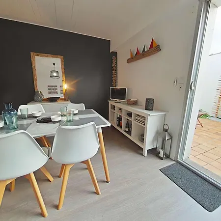 Rénové à 2 Pas De La Avec Terrasse Privée, Parking Et Ménage Inclus - - Fr-1-224b-36 * Noirmoutier-en-l'Île
