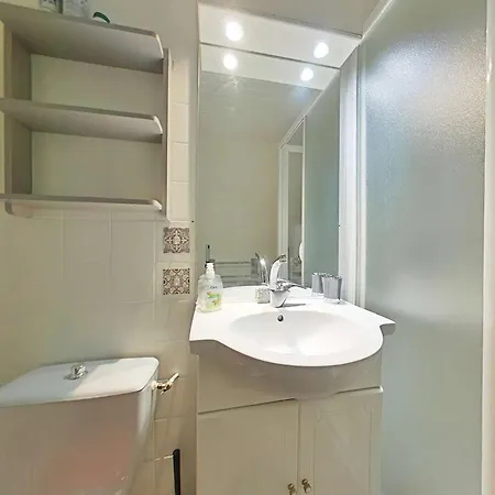 Apartman Renove A 2 Pas De La Avec Terrasse Privee, Parking Et Menage Inclus - - Fr-1-224b-36