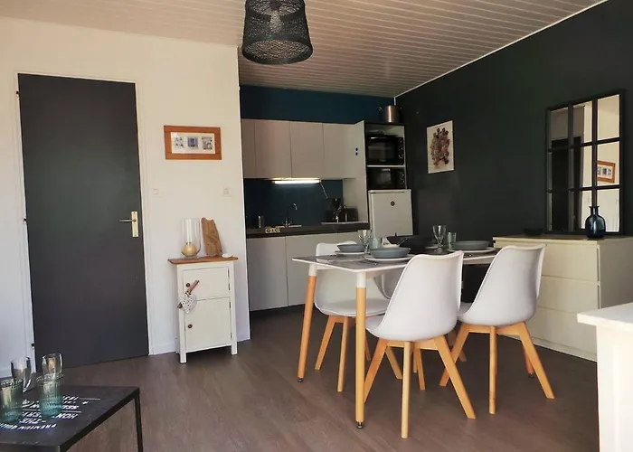 Rénové à 2 Pas De La Avec Terrasse Privée, Parking Et Ménage Inclus - - Fr-1-224b-36 * Noirmoutier-en-l'Île