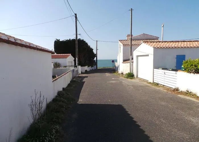 Rénové à 2 Pas De La Avec Terrasse Privée, Parking Et Ménage Inclus - - Fr-1-224b-36 * Noirmoutier-en-l'Île