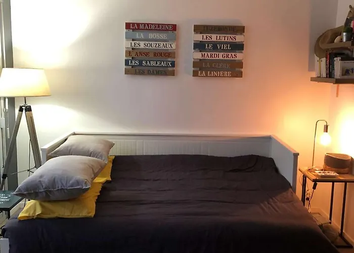 Rénové à 2 Pas De La Avec Terrasse Privée, Parking Et Ménage Inclus - - Fr-1-224b-36