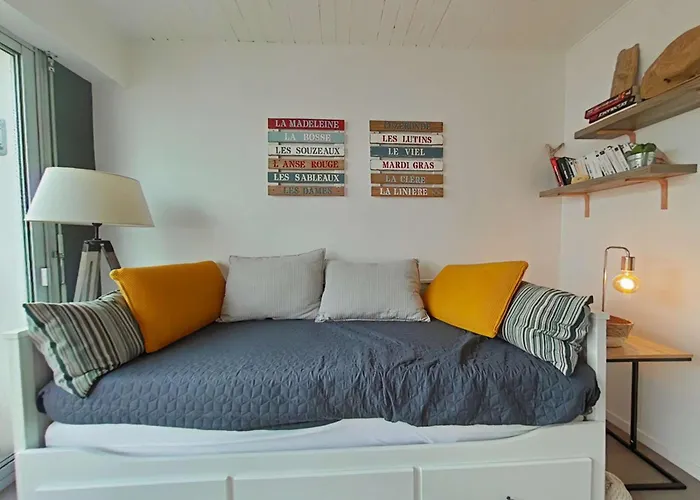 Rénové à 2 Pas De La Avec Terrasse Privée, Parking Et Ménage Inclus - - Fr-1-224b-36