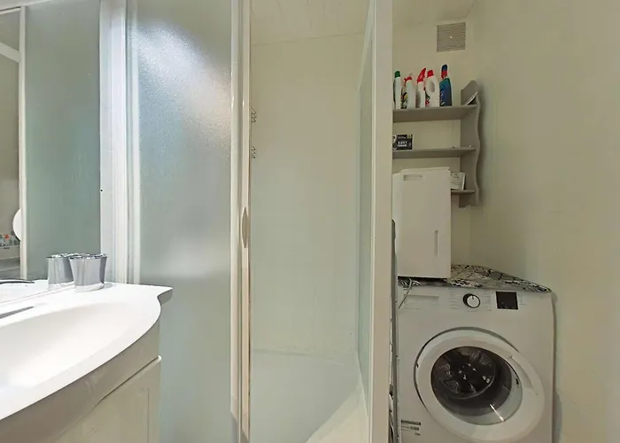 Rénové à 2 Pas De La Avec Terrasse Privée, Parking Et Ménage Inclus - - Fr-1-224b-36 Apartamento *