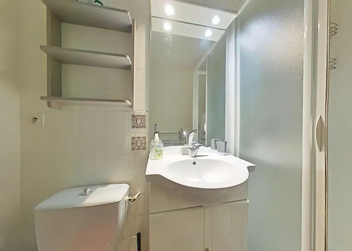 Apartamento Rénové à 2 Pas De La Avec Terrasse Privée, Parking Et Ménage Inclus - - Fr-1-224b-36